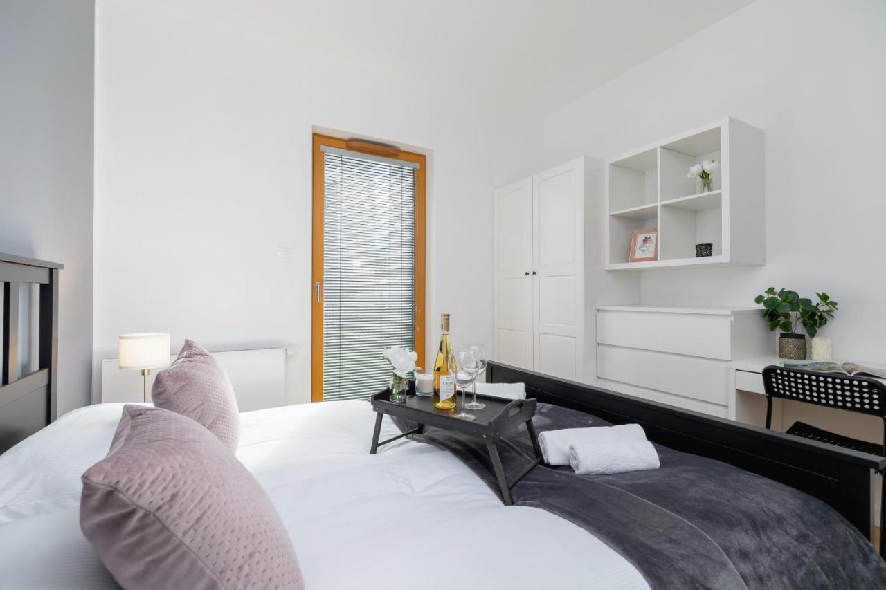 Luxurious Apartment Rakowicka Krakow By Renters Prestige Cracóvia Exterior foto